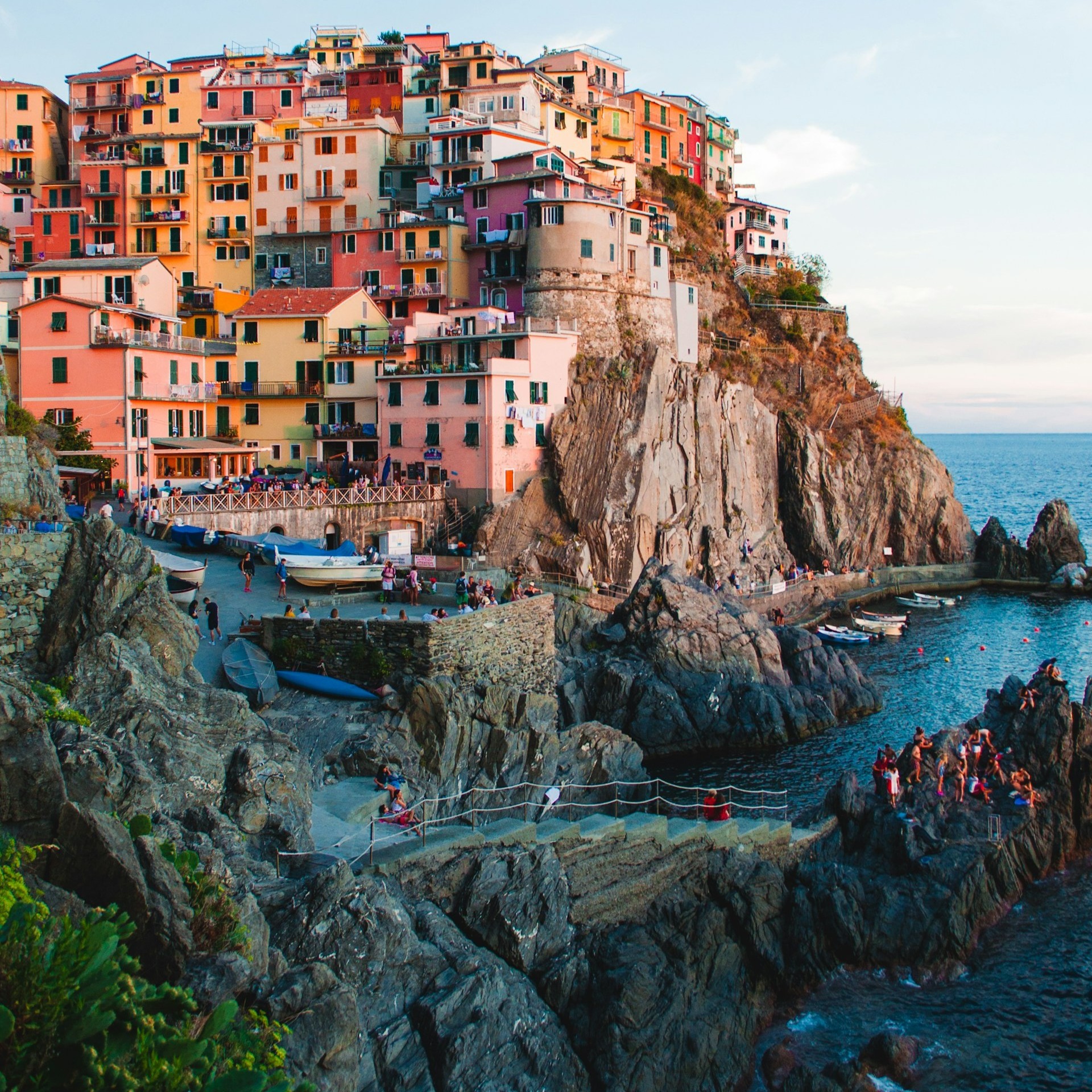 colorfull-buildings-location-for-visiting